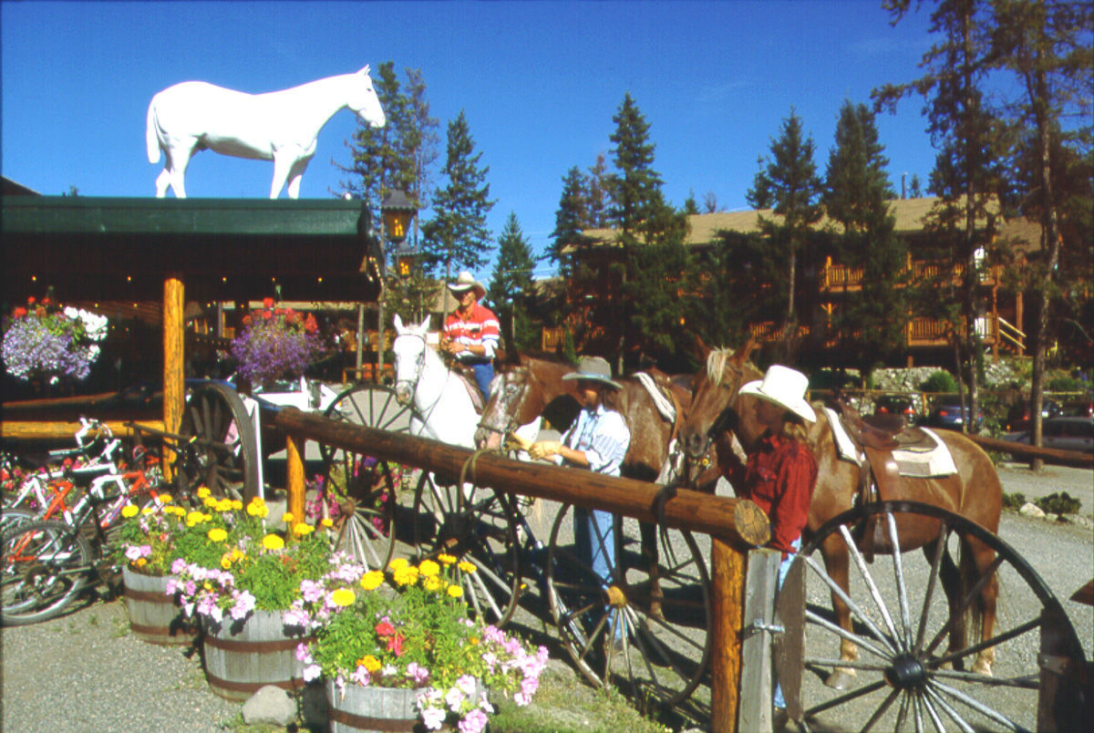Spruce Hill Resort & Spa 108 Mile Ranch ภายนอก รูปภาพ